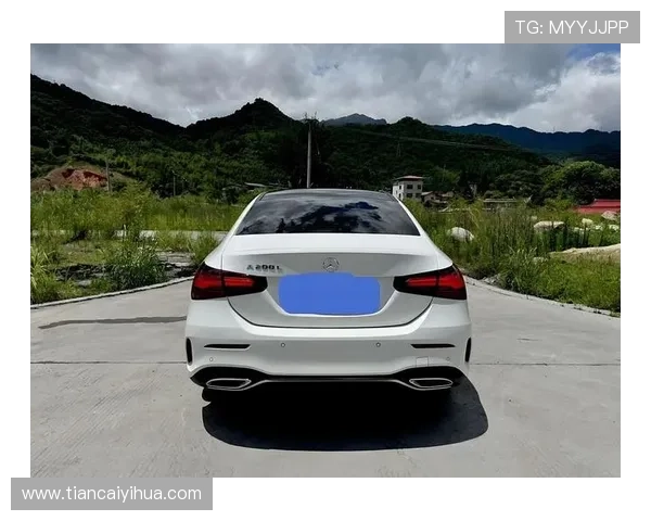 18万能落地的大奔,搭载1.3T动力的奔驰A级,优点缺点都很明显